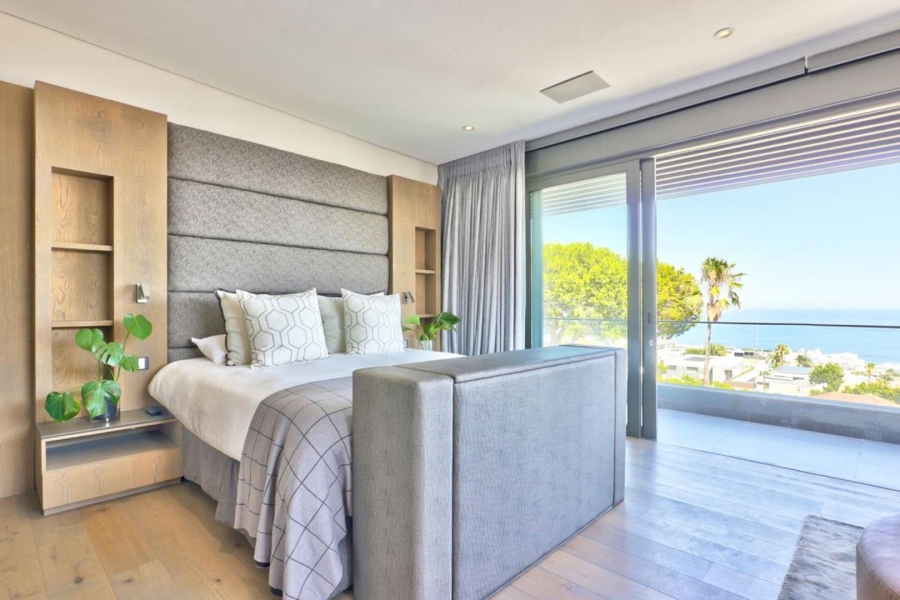 5 Bedroom Property for Sale in Fresnaye Western Cape